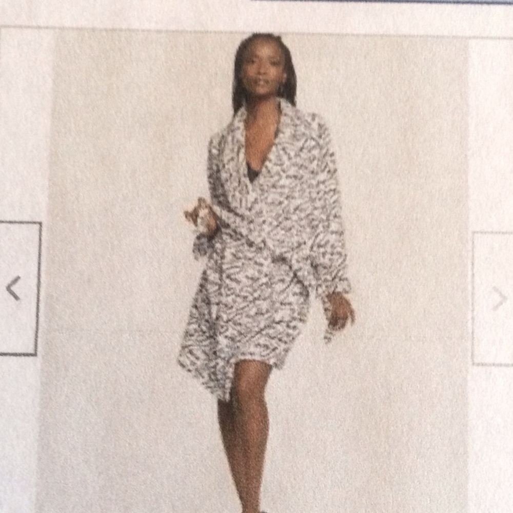 Victoria Secret Short Cozy Robe Plush Robe Coconut hearts NEW